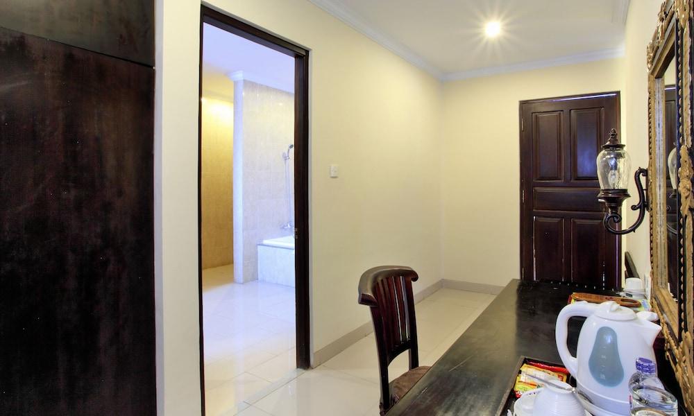 Puri Saron Hotel Baruna Beach Lovina Exterior photo